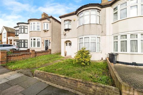 3 bed property, in Hamilton Avenue, £650,000