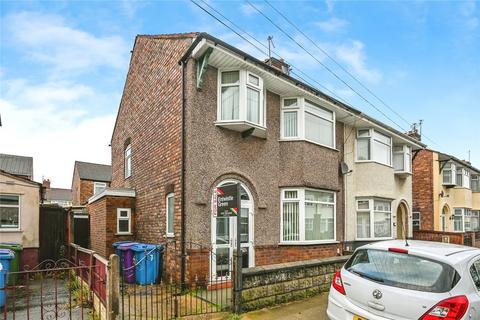 3 bed property, in Heliers Road, £200,000