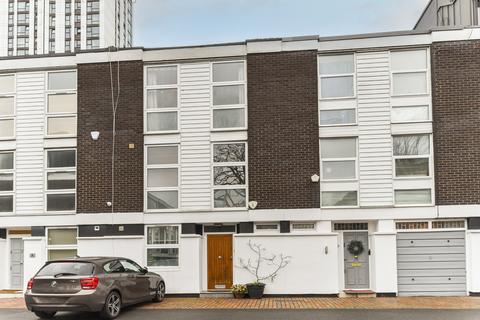 4 bed property, in Elliott Square, £1,725,000