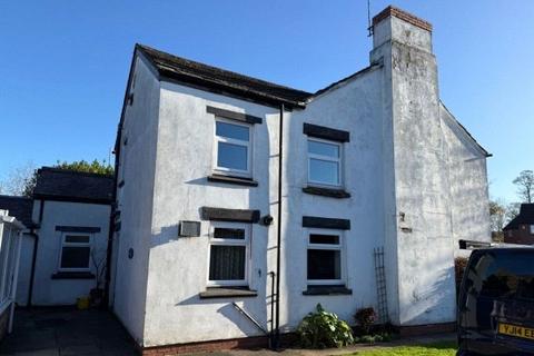 3 bed property, in Liverpool Road, £100,000