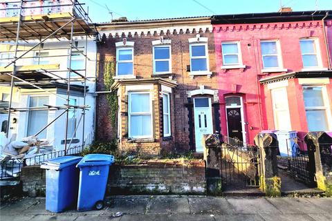 4 bed property, in Clifton Road, £135,000