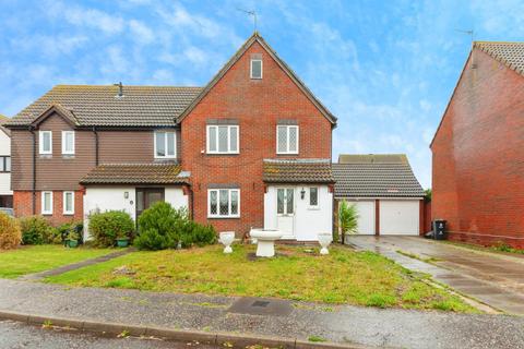 3 bed property, in Sandwich Road, £280,000