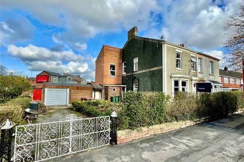 5 bed property, in Waterloo Road, £240,000