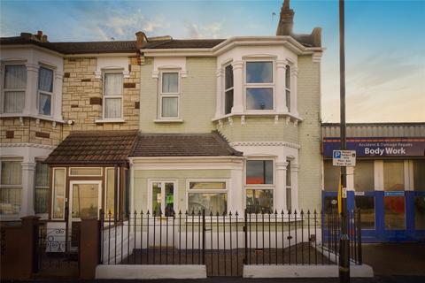 3 bed property, in Rectory Road, £480,000