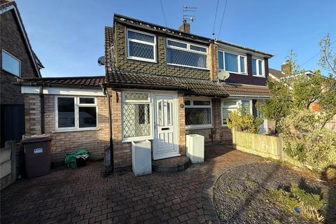 3 bed property, in Balmoral Avenue, £165,000