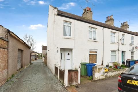 2 bed property, in College Road, £160,000