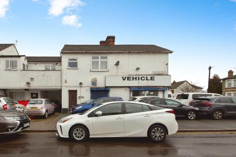 1 bed property, in Brentwood Road, £160,000