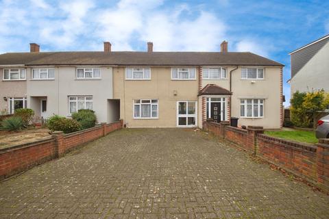 3 bed property, in Cricklade Avenue, £375,000