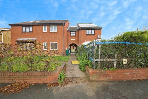 2 bed property, in Lambert Court, £310,000