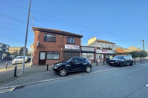 6 bed property, in Halton View Road, £675,000