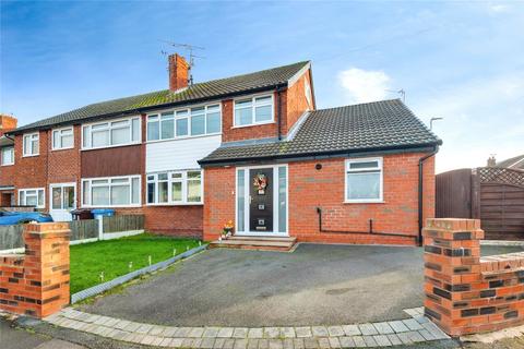 5 bed property, in Hampton Drive, £410,000