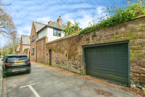 4 bed property, in Green Lane, £625,000