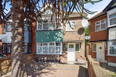 3 bed property, in Markmanor Avenue, £625,000