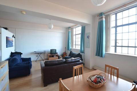 1 bed property, in Hatton Garden, £75,000