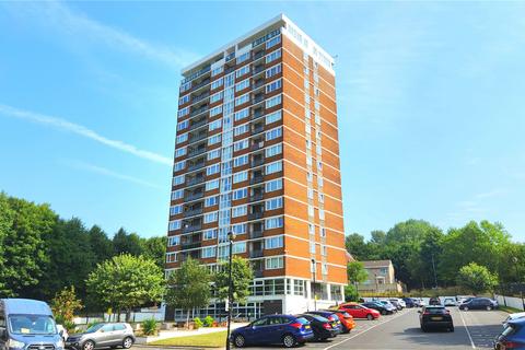 2 bed property, in Conway Street, £90,000