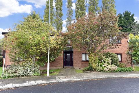 1 bed property, in Rye Grove, £80,000