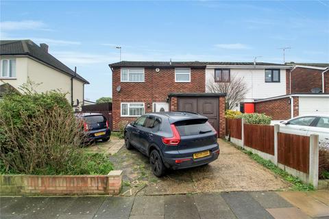 3 bed property, in Picketts Avenue, £425,000