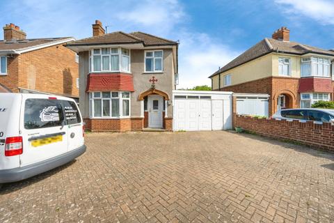 3 bed property, in Honey Hill Road, £400,000
