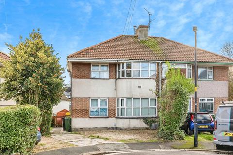 2 bed property, in Gilda Close, £150,000