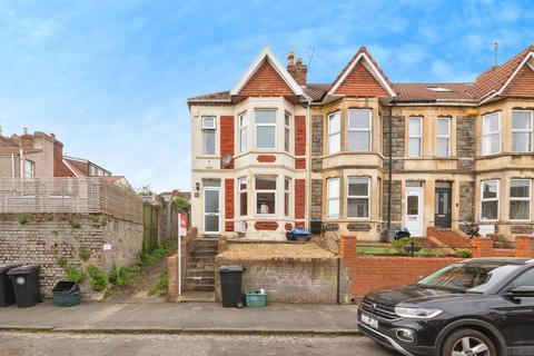 3 bed property, in Grove Park Road, £390,000