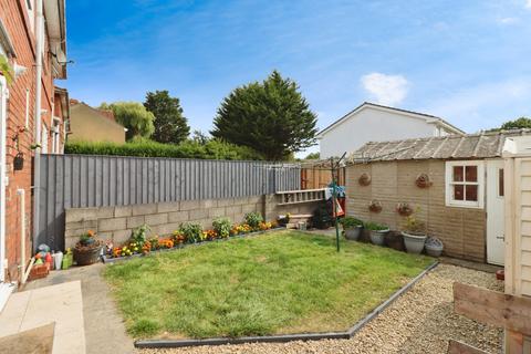 3 bed property, in Wordsworth Road, £320,000
