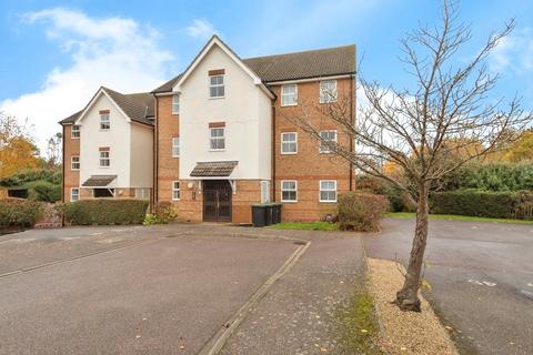 2 bed property, in Honeysuckle Close, £180,000
