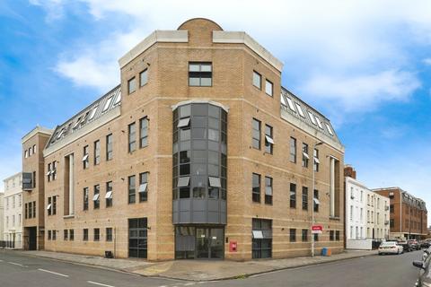 2 bed property, in Park Road, £142,000