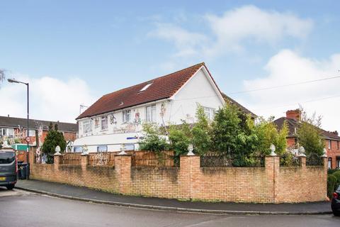 4 bed property, in Bourne Road, £475,000