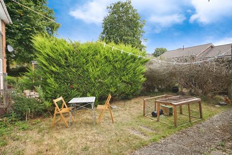 3 bed property, in Birdwood, £300,000