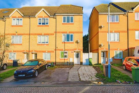 4 bed property, in Dunraven Avenue, £365,000