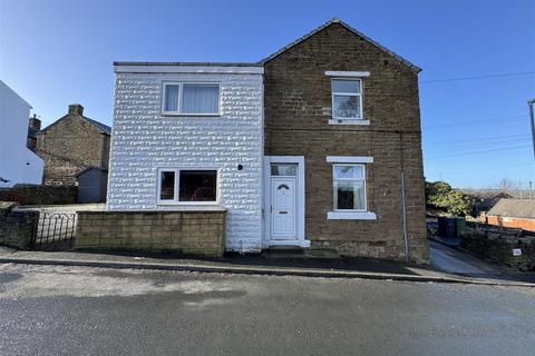 2 bed property, in Holmfield Road, £140,000