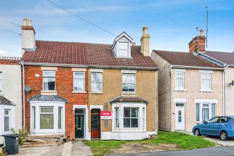 4 bed property, in Kingshill Road, £300,000