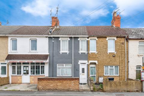 3 bed property, in Cricklade Road, £200,000