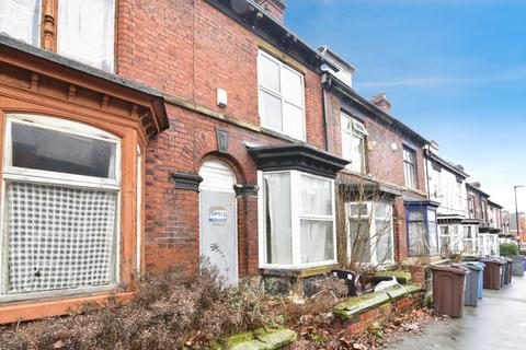 4 bed property, in Witney Street, £150,000