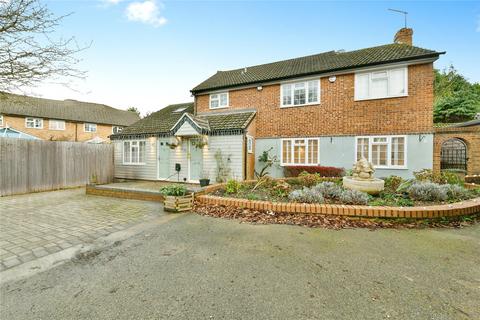 6 bed property, in Brick Kiln Road, £850,000