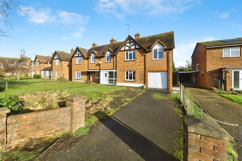 4 bed property, in Becket Gardens, £550,000