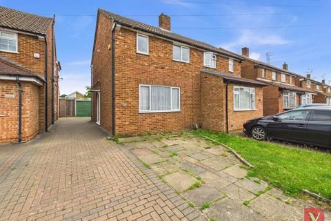 2 bed property, in Chesford Road, £284,000