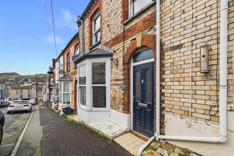 3 bed property, in Victoria Road, £120,000
