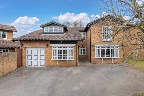 5 bed property, in High Street, £750,000