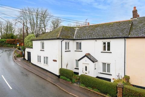 4 bed property, in Lower Town, £250,000