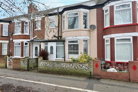 3 bed property, in Southcoates Lane, £120,000
