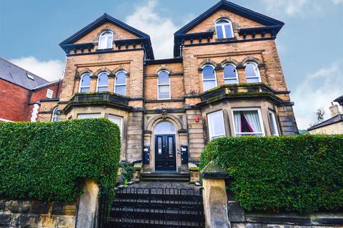 2 bed property, in Westbourne Road, £87,500