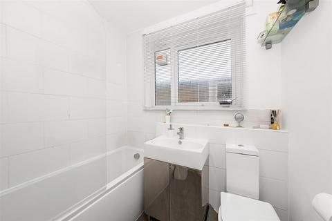 1 bed property, in Little Dimocks, £320,000