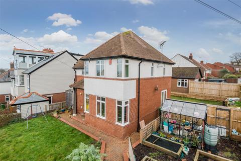 3 bed property, in Marpool Hill, £475,000