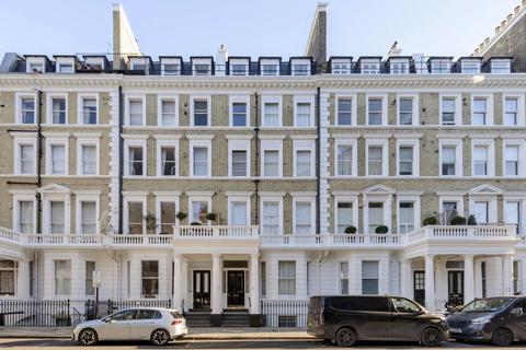1 bed property, in Grenville Place, £600,000