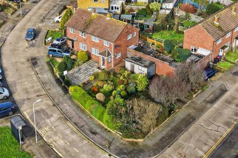 3 bed property, in Wife Of Bath Hill, £350,000
