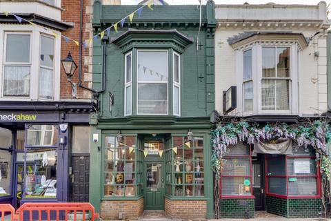 2 bed property, in Castle Road, £500,000