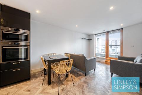 2 bed property, in Magellan House, £180,000