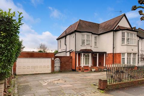 5 bed property, in Beechwood Avenue, £1,795,000