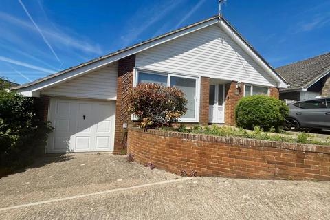 3 bed property, in Fairlie Gardens, £575,000